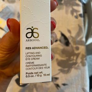 Lifting and contouring eye cream